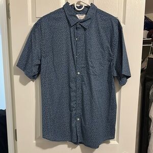 Old Navy Men's Blue Patterned Button Down Shirt